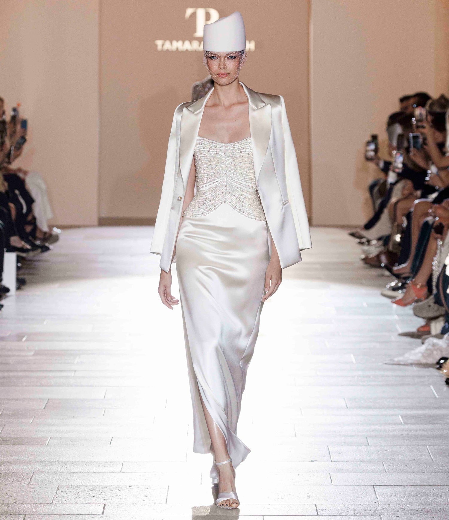 Look 06 – Tamara Ralph