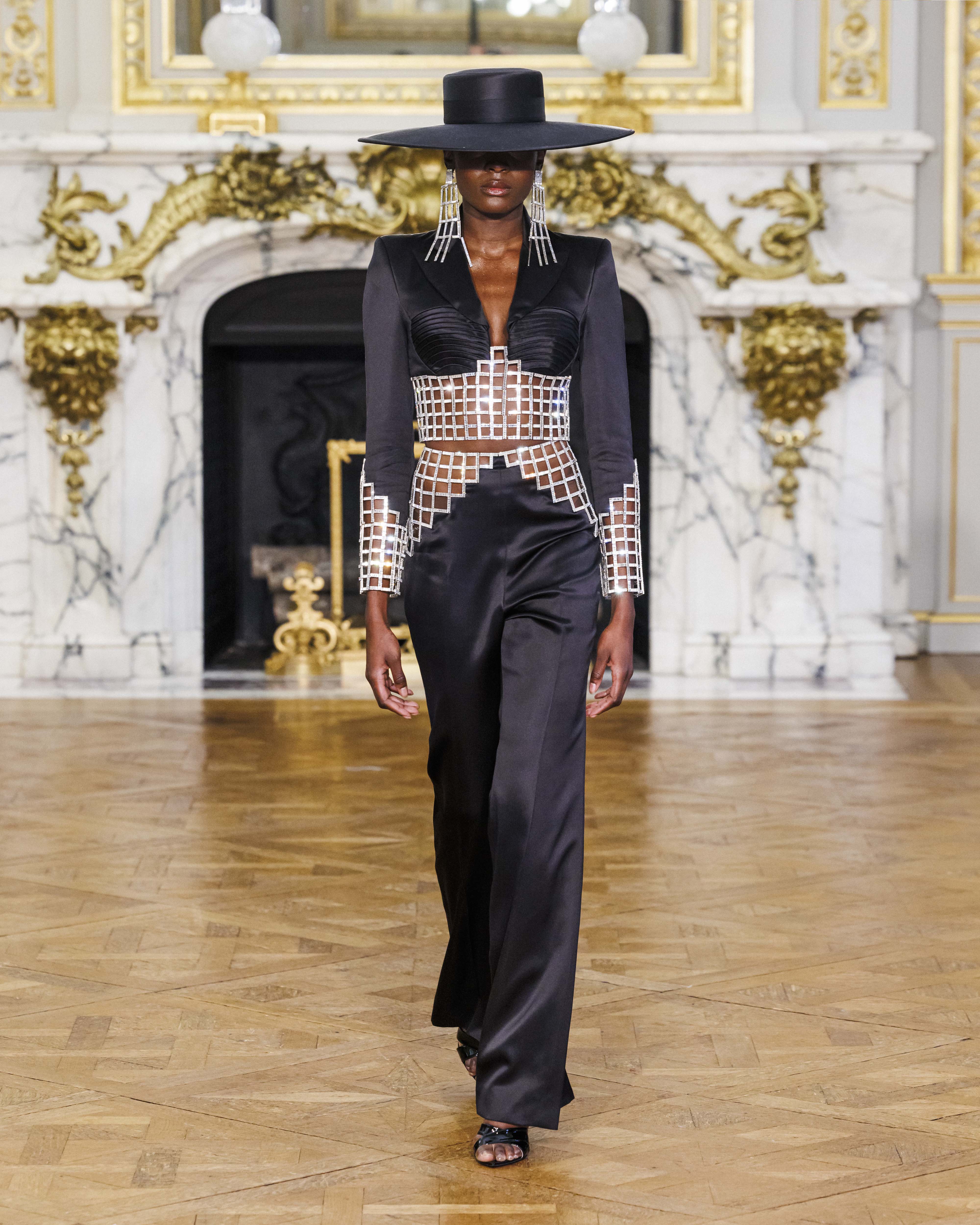 Look 24 – Tamara Ralph