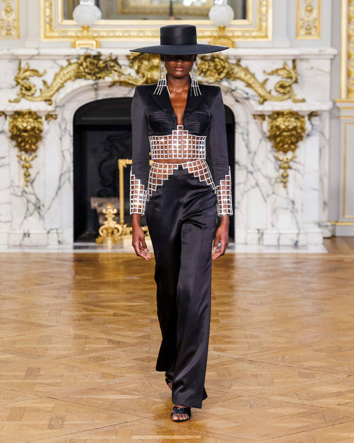 Look 25 – Tamara Ralph