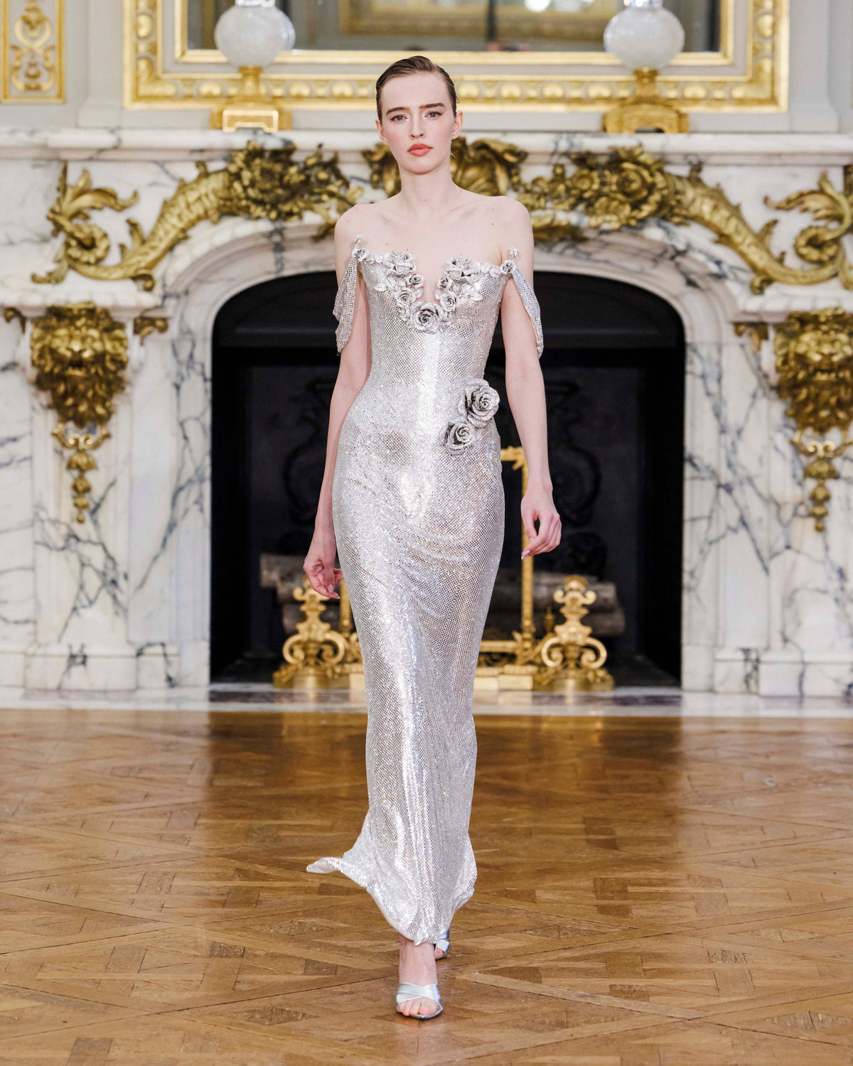ドンルサロン Soirée à Paris タブリエドレス 2024年 ベージュ TG2222_CBEG_TMG_002_900x.jpg?v