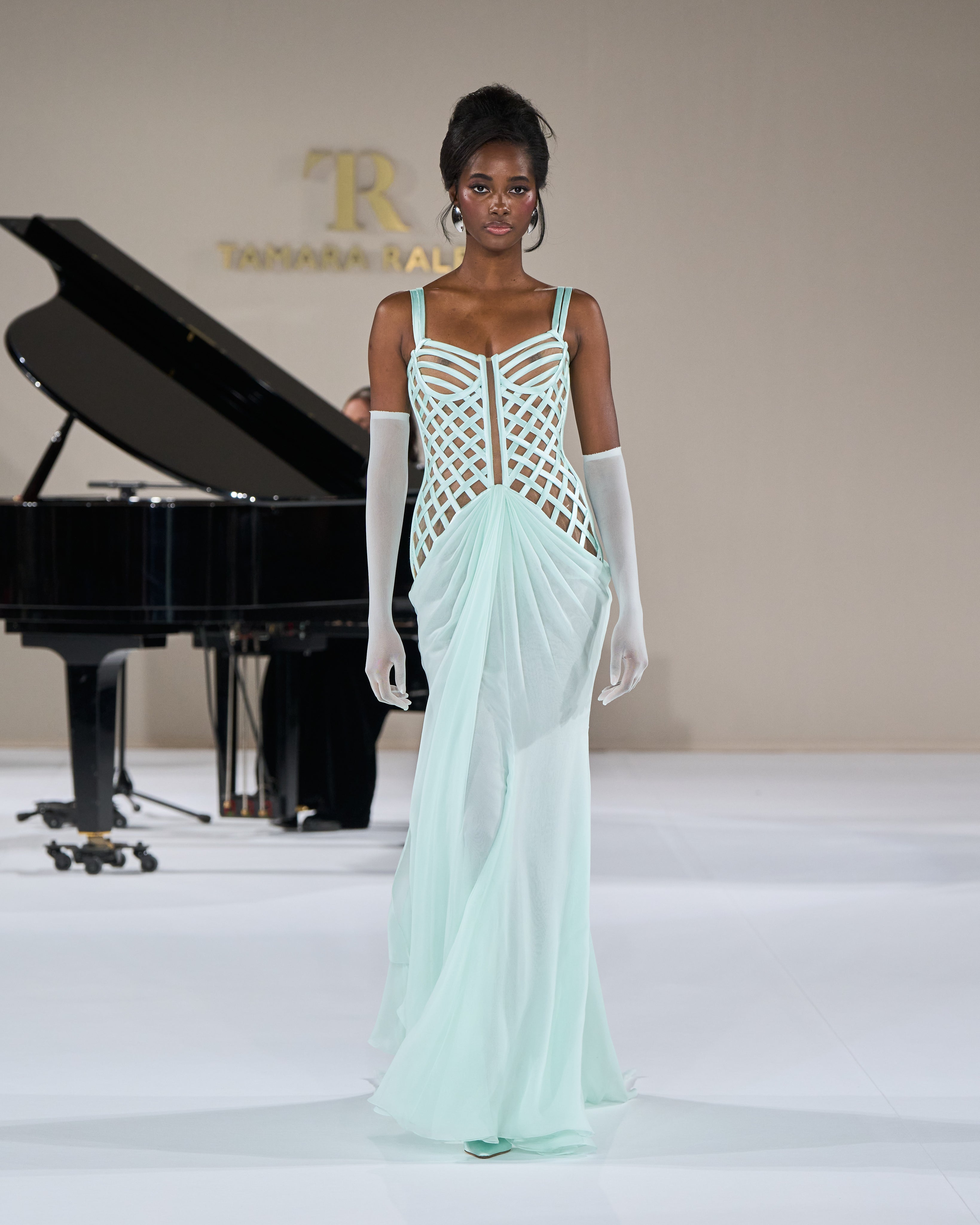 Look 06 – Tamara Ralph